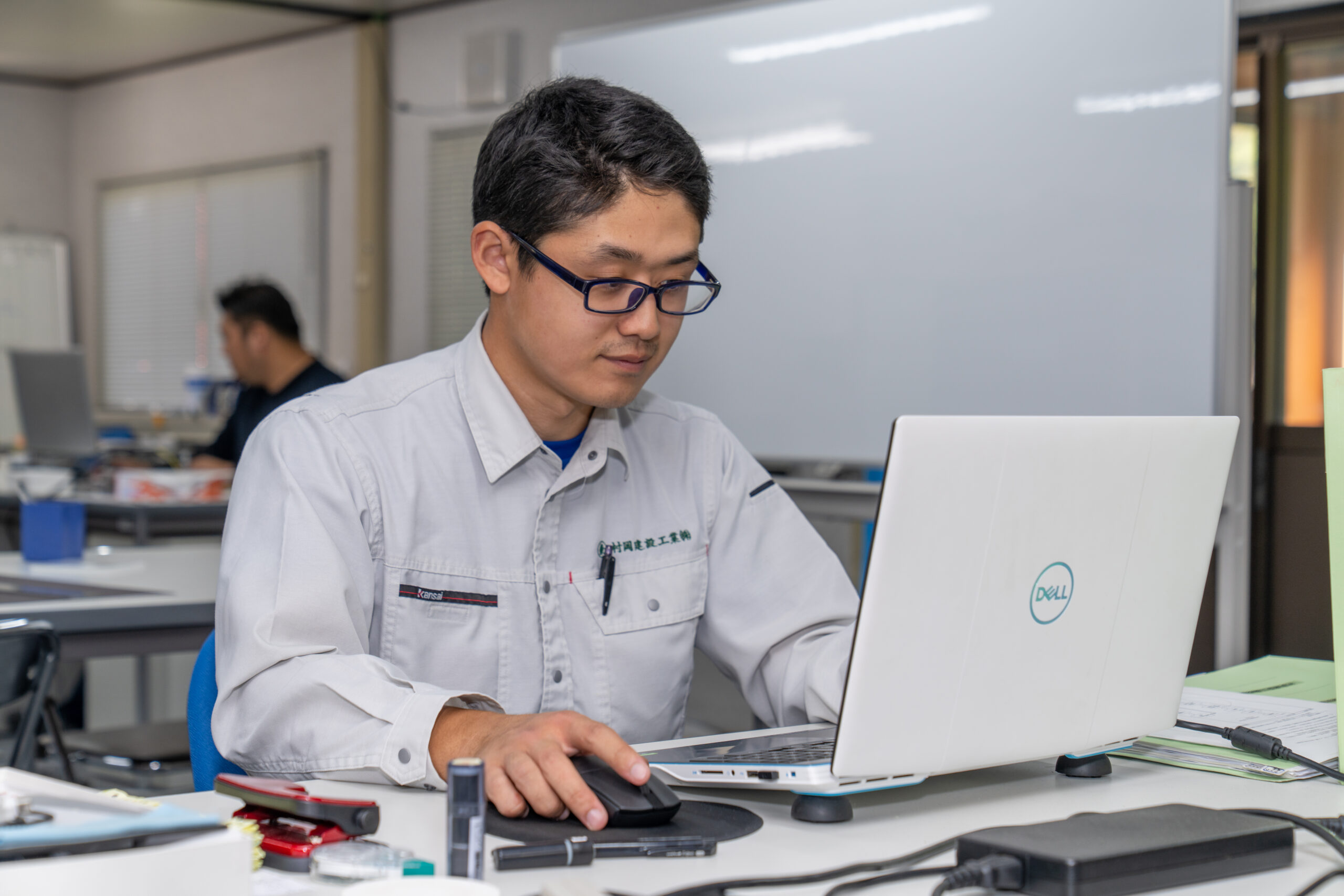 写真：内業の様子