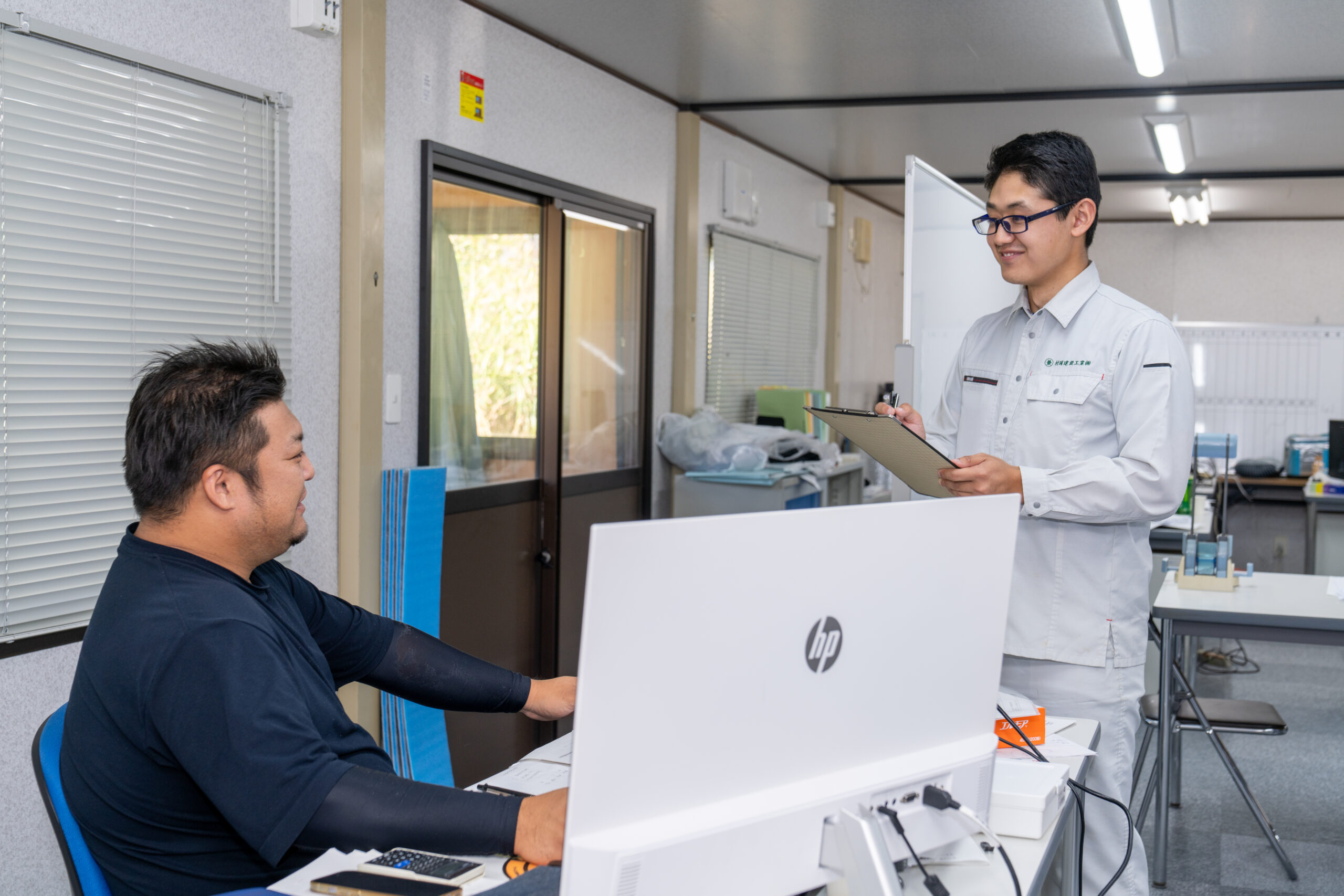 写真：内業の様子2