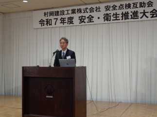 写真：挨拶の様子1