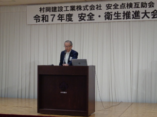 写真：挨拶の様子2