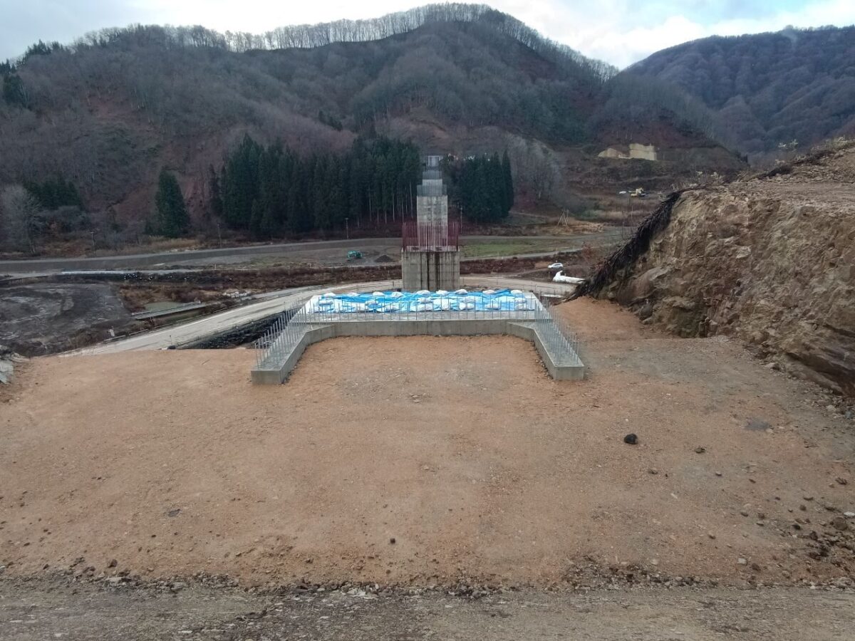 写真：鳥海ダム市道付替百宅線4号線橋