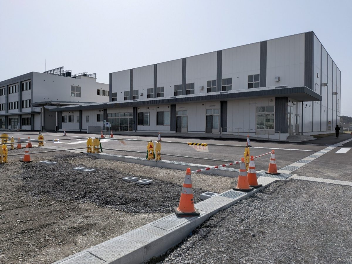 写真：本荘東小学校 校舎外観